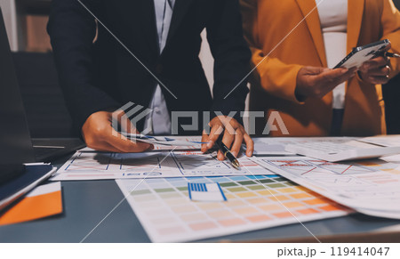 The designer team is designing the uxui system to make the uxui system work well on new phones and support system updates. Website development concept UI UX front end designer 119414047
