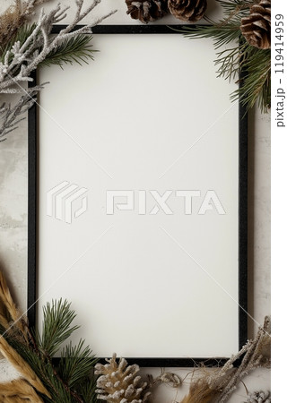 クリスマスの装飾品で飾られたフレームと白紙のコピースペース 119414959