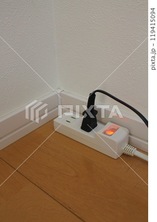 家庭用の電源タップ 家庭用の電源タップ 119415094