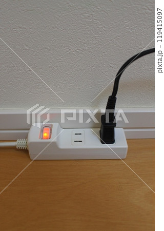 家庭用の電源タップ 119415097