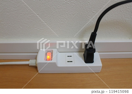 家庭用の電源タップ 119415098