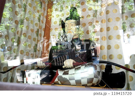 大國魂神社 随身門の随身像【東京都府中市】 119415720