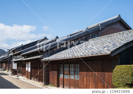 江戸時代の町並みを色濃く残す東海道47番目の宿場町三重県亀山市「関宿」の街並みを撮影 江戸時代の町並みを色濃く残す東海道47番目の宿場町三重県亀山市「関宿」の街並みを撮影 119415899
