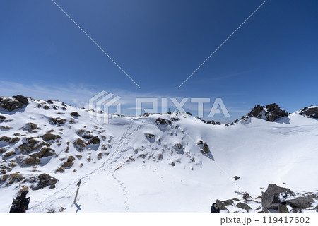 残雪期の日光白根山 残雪期の日光白根山 119417602