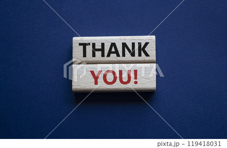 Thank you symbol. Wooden blocks with words Thank you. Beautiful deep blue background. Business and Thank you concept. Copy space. 119418031