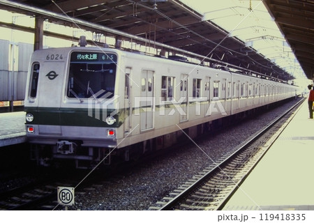 営団地下鉄6000系、クーラー無し・Sマーク付きの6024F、代々木上原、1981年10月11日 営団地下鉄6000系、クーラー無し・Sマーク付きの6024F、代々木上原、1981年10月11日 119418335