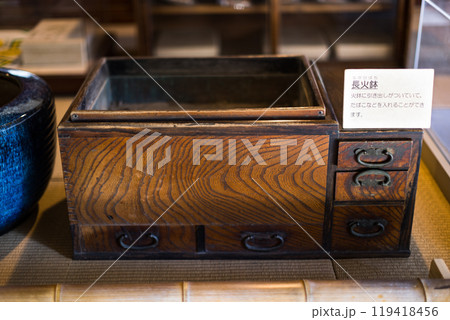 埼玉県さいたま市　浦和くらしの博物館民家園　火鉢 119418456