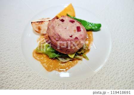 北海道産 牛フィレ肉のポアレ 119418691