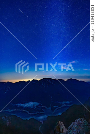 針ノ木岳から立山連峰の夜空 119418851
