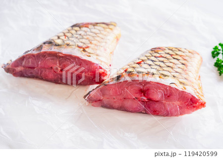 輪切りした鯉 119420599