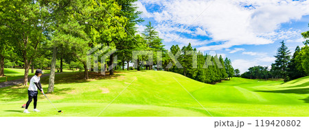 ゴルフ を プレー する 日本人 女性 ゴルファー 【 夏 秋 golf の イメージ 】 119420802