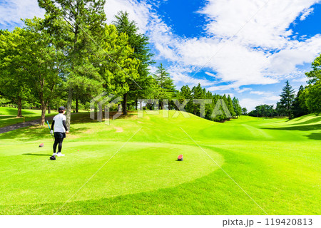 ゴルフ を プレー する 日本人 女性 ゴルファー 【 夏 秋 golf の イメージ 】 ゴルフ を プレー する 日本人 女性 ゴルファー 【 夏 秋 golf の イメージ 】 119420813