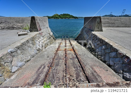 愛媛県今治市波止浜沖　村上水軍の来島城 119421721