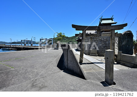 愛媛県今治市波止浜沖　村上水軍の来島城 119421762