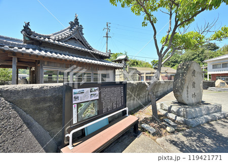 愛媛県今治市波止浜沖　村上水軍の来島城 119421771