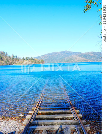 北海道の絶景 十勝然別湖の湖底線路 北海道の絶景 十勝然別湖の湖底線路 119421939