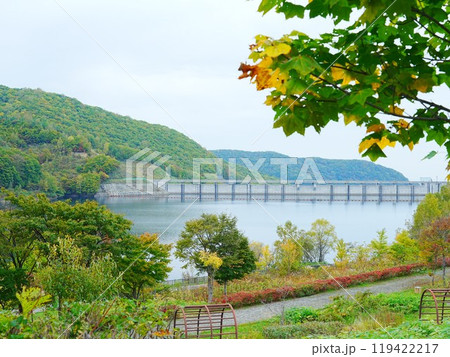 北海道の絶景 秋のオタルナイ湖 朝里ダム風景 北海道の絶景 秋のオタルナイ湖 朝里ダム風景 119422217