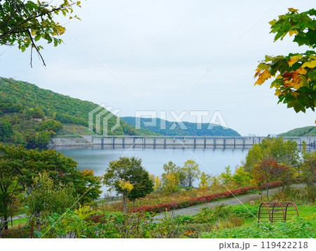北海道の絶景 秋のオタルナイ湖 朝里ダム風景 北海道の絶景 秋のオタルナイ湖 朝里ダム風景 119422218