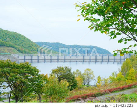 北海道の絶景 秋のオタルナイ湖 朝里ダム風景 119422222