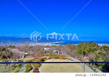 中部・日本平・日本平夢テラス・ガラス張りの手摺りから眺める富士山と駿河湾の眺め・静岡県静岡市(2) 中部・日本平・日本平夢テラス・ガラス張りの手摺りから眺める富士山と駿河湾の眺め・静岡県静岡市(2) 119422242