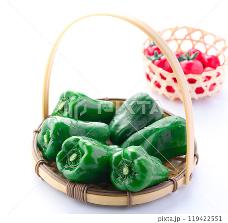 ピーマン（白背景） 119422551