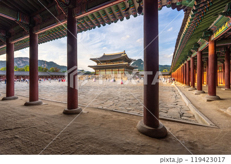 View of main entrance gate to the famous Gyeongbokgung Palace in Seoul View of main entrance gate to the famous Gyeongbokgung Palace in Seoul 119423017