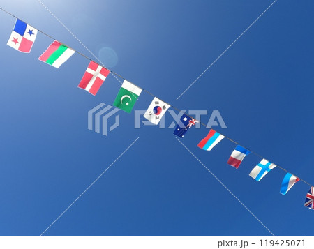 青空と万国旗 青空と万国旗 119425071