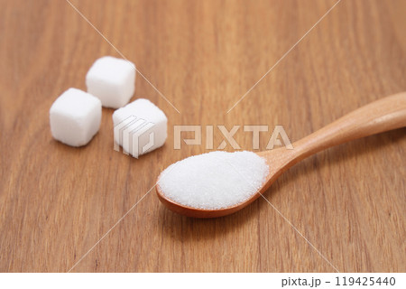 スプーンですくった砂糖 119425440