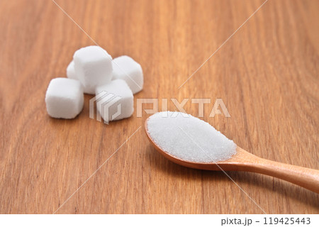 スプーンですくった砂糖 119425443