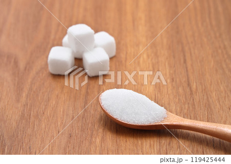 スプーンですくった砂糖 119425444