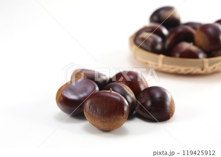 熟した栗 119425912