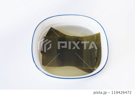 出汁をとる昆布 119426472