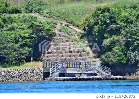 しまなみ海道に浮かぶ能島城 村上水軍の居城 しまなみ海道に浮かぶ能島城 村上水軍の居城 119426872
