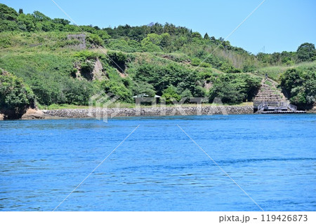 しまなみ海道に浮かぶ能島城 村上水軍の居城 しまなみ海道に浮かぶ能島城 村上水軍の居城 119426873