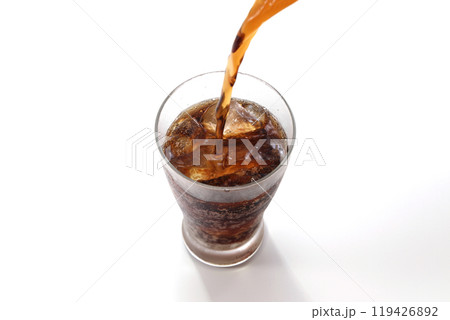 グラスに注がれたコーラ グラスに注がれたコーラ 119426892