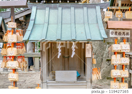 長野県安曇野市穂高の穂高神社　子安社（安産絵馬） 119427165