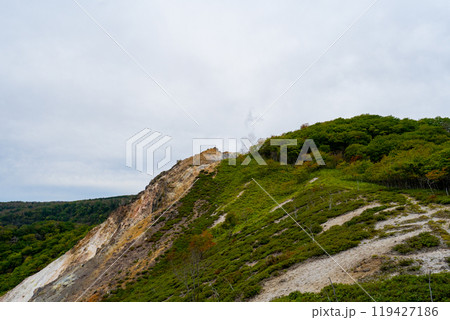 北海道　登別温泉　大湯沼の風景 119427186