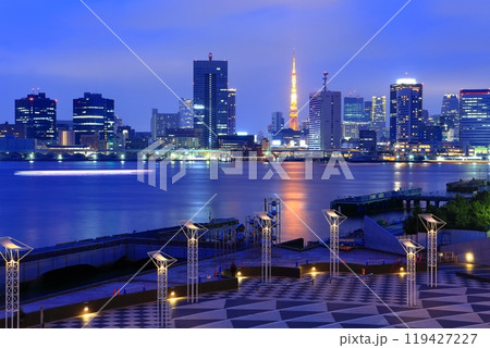 【東京都】晴海客船ターミナルから見た東京の夜景（晴海ふ頭公園） 119427227