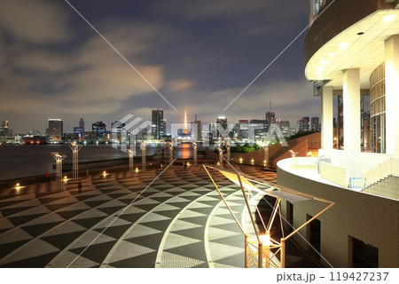 【東京都】晴海客船ターミナルから見た東京の夜景（晴海ふ頭公園） 119427237