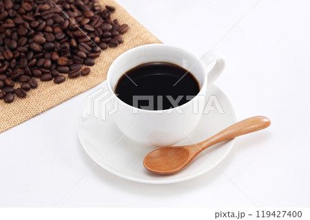 ホットコーヒーとコーヒー豆 ホットコーヒーとコーヒー豆 119427400