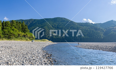 熊野川の鮎友釣り風景 熊野川の鮎友釣り風景 119427766