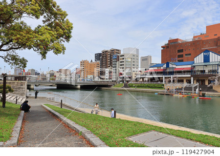 北九州市小倉北区の市街地にある紫川テラス水上ステージ 北九州市小倉北区の市街地にある紫川テラス水上ステージ 119427904