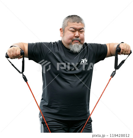 トレーニングする男性 119428012