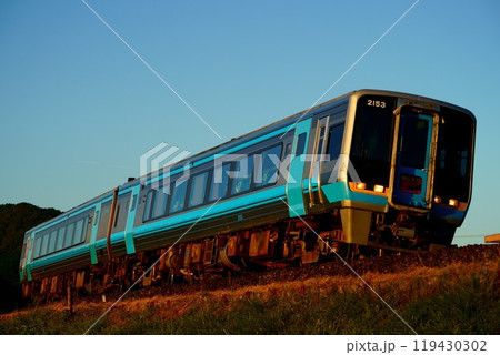 特急あしずり:初秋の夕日に輝くローカル特急 特急あしずり:初秋の夕日に輝くローカル特急 119430302
