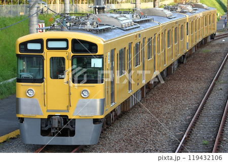 近江鉄道へ渡る西武線2000系電車（初回：2024年10月） 119432106