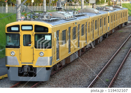 近江鉄道へ渡る西武線2000系電車（初回：2024年10月） 119432107