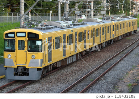 近江鉄道へ回送前の西武線2000系電車 119432108