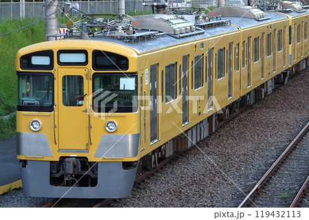 近江鉄道へ回送前の西武線2000系電車 119432113