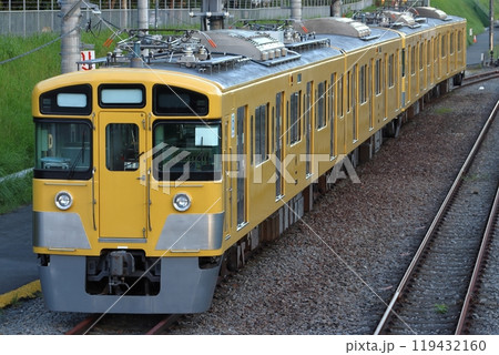 近江鉄道へ回送前の西武線2000系電車 119432160