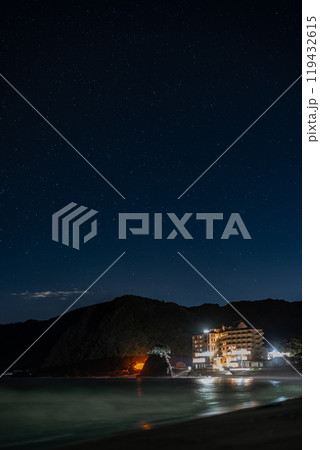 【庄内の風景】由良海岸と星空 119432615